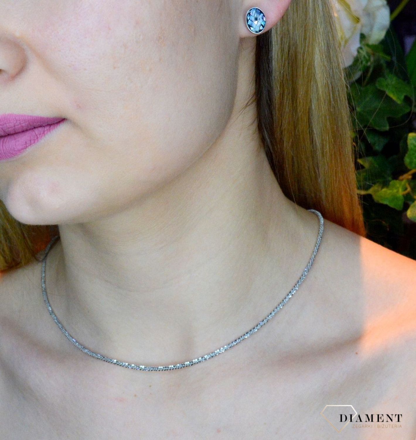 Srebrny łańcuszek o ozdobnym błyszczącym splocie 2 mm DIA-NSZ-6014-925. Efektowny splot, który przez swoją uniwersalną strukturę jest idealną bazą do rozmaitych wisiorków oraz dodatków. W ofercie naszego sklepu znajdziesz id.jpg